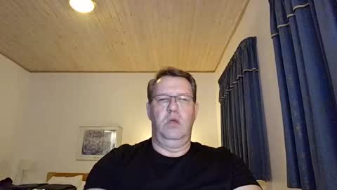 henrikrp1971 online show from December 12, 1:32 am