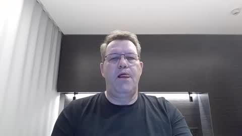 henrikrp1971 online show from January 2, 9:07 pm