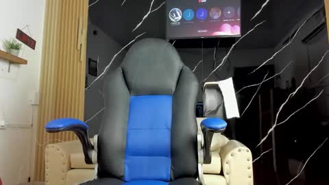 henrydouglas online show from April 27, 5:04 am