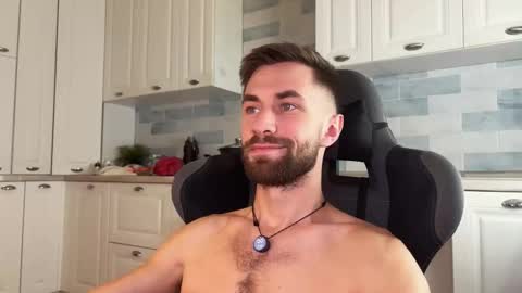 Arnold online show from November 14, 9:49 pm