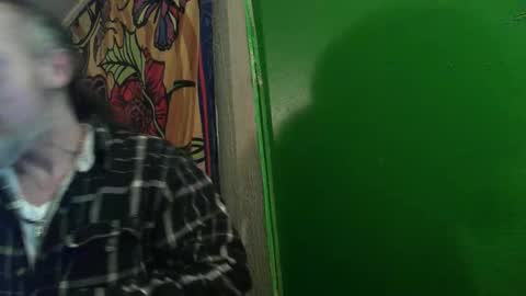 hippiedad333 online show from January 7, 12:15 am