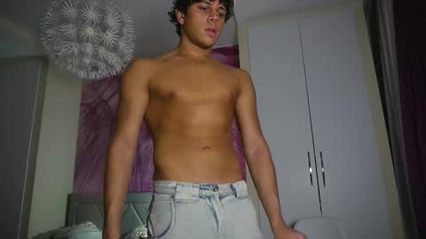 Extaz Athrey Howard online show from January 16, 2:42 pm