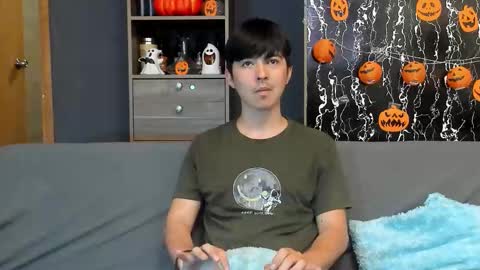 Alex and Camilo online show from November 2, 8:24 pm