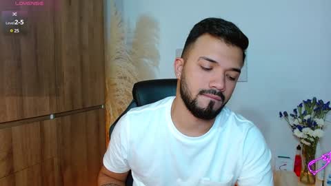 Snapshot of hotmathewv chatting on December 10, 7:05 am mathew online show from December 10, 7:05 am