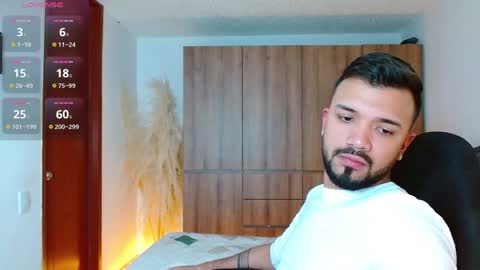 Snapshot of hotmathewv chatting on December 5, 7:05 am mathew online show from December 5, 7:05 am