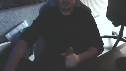 hotnickdk online show from March 9, 7:45 am