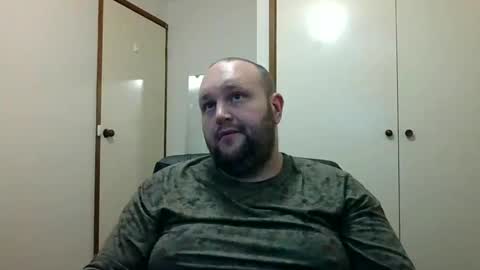 Snapshot of hotrodder323 chatting on December 8, 2:39 am hotrodder323 online show from December 8, 2:39 am