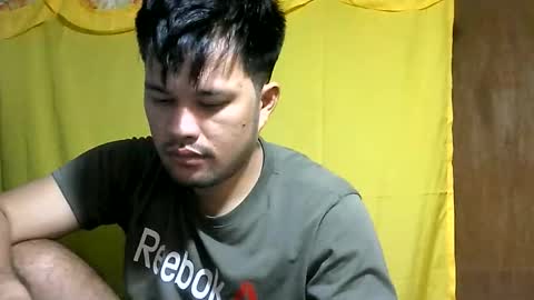 HottestPinoy32 online show from June 10, 10:32 pm