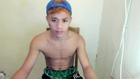 hottie_migs online show from May 10, 4:30 pm