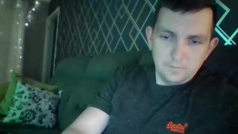 hotuk86 online show from February 17, 9:08 pm