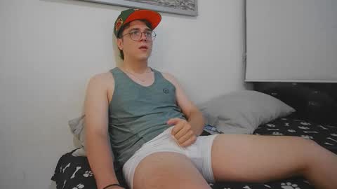 Snapshot of hun_damer chatting on September 30, 1:34 am hun_damer online show from September 30, 1:34 am