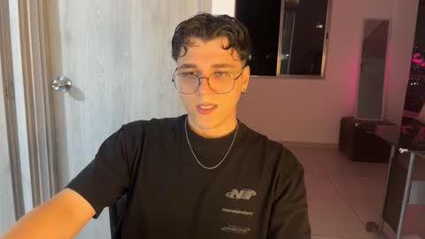 Snapshot of hun_damer chatting on October 12, 1:32 am hun_damer online show from October 12, 1:32 am