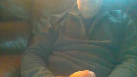 Snapshot of hung69foryou chatting on December 27, 3:27 pm hung69foryou online show from December 27, 3:27 pm