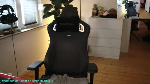 hungry_26 online show from December 17, 9:38 am