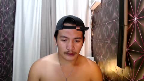 hunkylloyd online show from February 8, 5:18 am