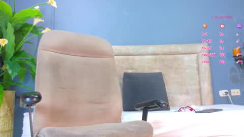 Hunter  online show from November 15, 8:55 pm