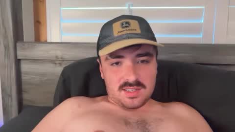 Snapshot of hunterbentleyy chatting on October 3, 10:48 pm Hunter online show from October 3, 10:48 pm