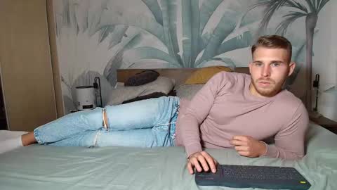 Hunter Bridges online show from September 26, 11:52 am