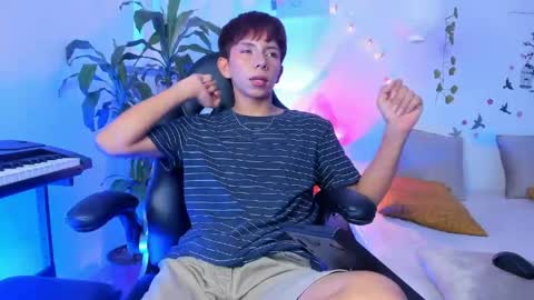 Son Hyunjin online show from April 13, 4:18 pm