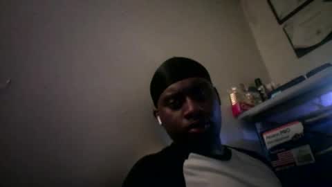 iamryan995442 online show from April 5, 11:45 pm