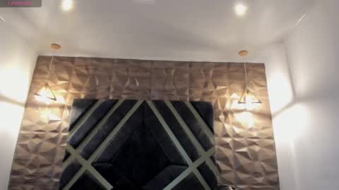 IAN CASTILLO online show from February 9, 11:15 am