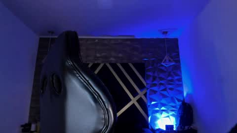 IAN CASTILLO online show from April 8, 11:31 am