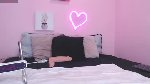 IAN CASTILLO online show from January 2, 11:20 am