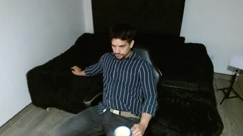 Ian Davis online show from April 7, 9:31 am