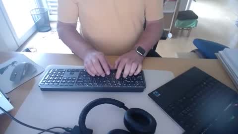 iandy12 online show from October 2, 6:06 am