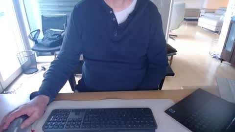 iandy12 online show from February 4, 7:29 am