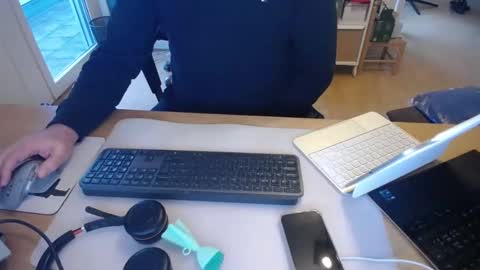 iandy12 online show from December 13, 7:26 am