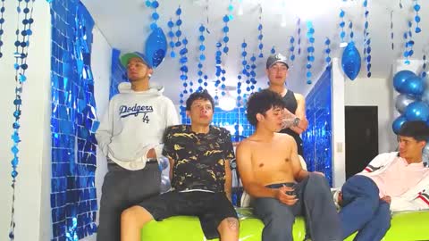 THOMAS AND DAMIAND online show from February 4, 5:12 pm