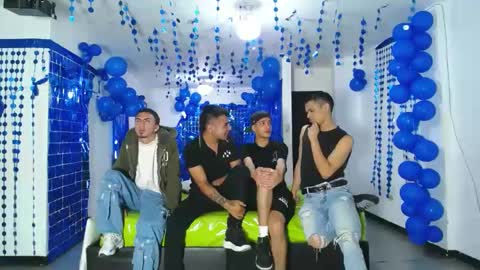 THOMAS AND DAMIAND online show from December 27, 6:10 pm