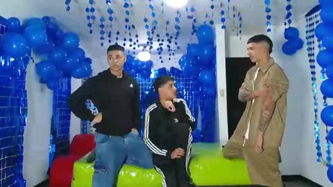 THOMAS AND DAMIAND online show from December 22, 6:15 pm