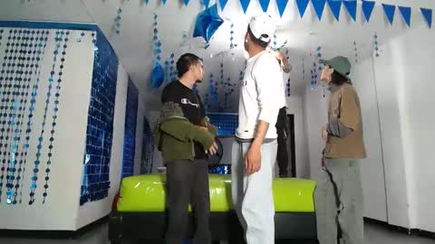 THOMAS AND DAMIAND online show from March 2, 12:47 pm