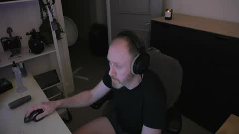 icuras online show from May 22, 11:32 pm