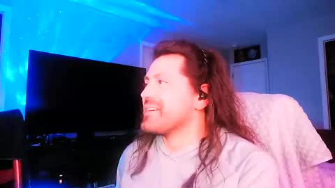 Snapshot of icy_ivy chatting on December 14, 7:07 am Ivan online show from December 14, 7:07 am