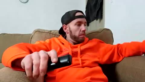 Snapshot of icyfucktoy chatting on December 18, 6:32 am icyfucktoy online show from December 18, 6:32 am