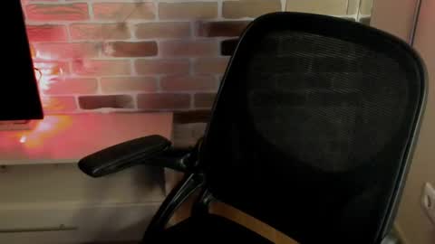 yo online show from April 14, 8:30 pm