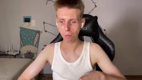 Snapshot of igarsson chatting on February 18, 12:37 am vladito online show from February 18, 12:37 am