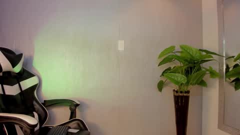 Isaac  online show from December 4, 9:44 pm