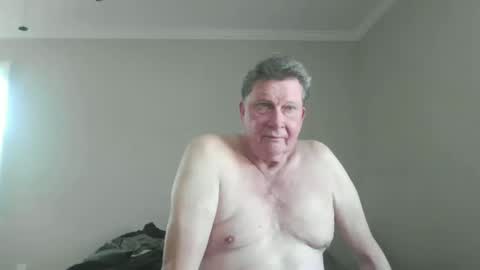 island625103 online show from November 1, 8:02 pm