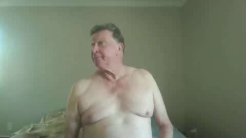 island625103 online show from October 3, 6:13 pm