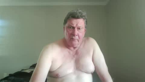 island625103 online show from September 18, 6:32 pm