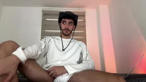 itsmartin_ online show from February 8, 8:24 pm