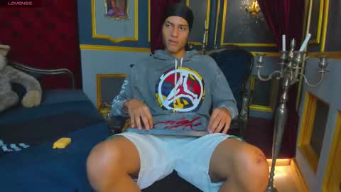 itszairen online show from March 14, 4:19 am