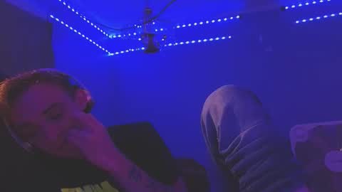 itzd123 online show from April 12, 11:44 am