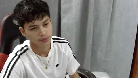 itzme_john online show from April 12, 9:05 pm