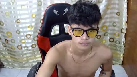 itzme_john online show from March 11, 6:09 am