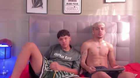 izaack online show from December 27, 1:07 pm